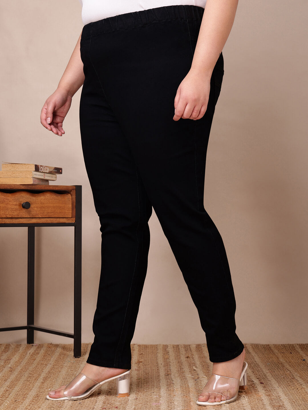 Close-up of elastic waistband on plus size black denim jeggings – Curvisha