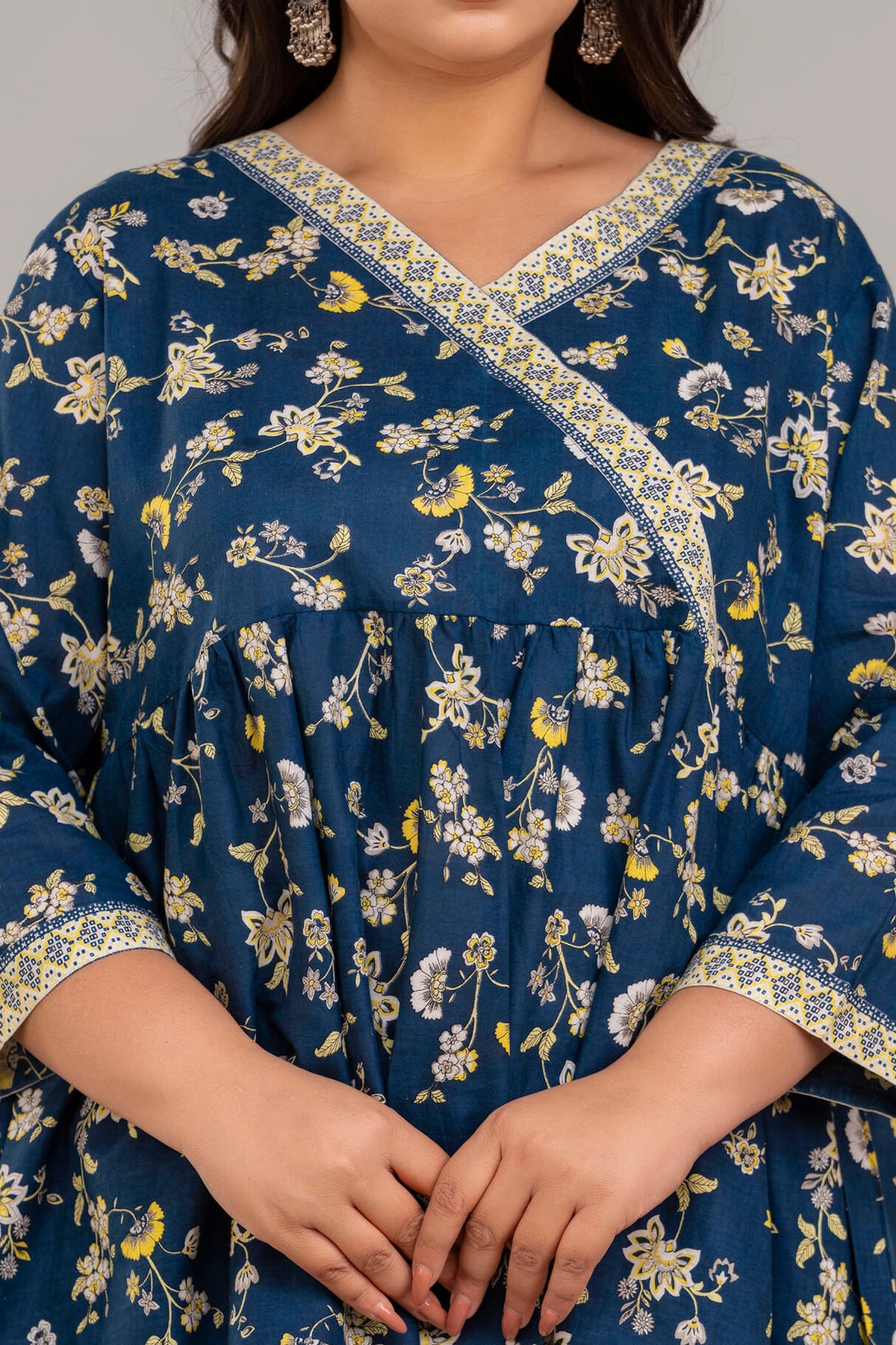 Border Detail Closeup of Blue Floral Rayon Short Kurti Tunic – Fat Women Big Size Clothing