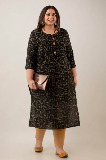 Plus size model walking in black rayon discharge-print kurti, flattering straight fit for full-figure/fat-friendly bodies, 3XL–10XL