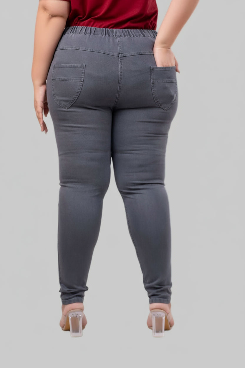 Back view of plus size grey stretch jeggings with curved patch pockets and elastic waist – Curvisha