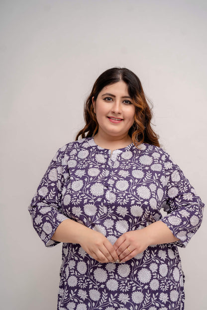 Closeup front of purple cotton kurti, notch neck and button placket, plus size outfit for full figure
