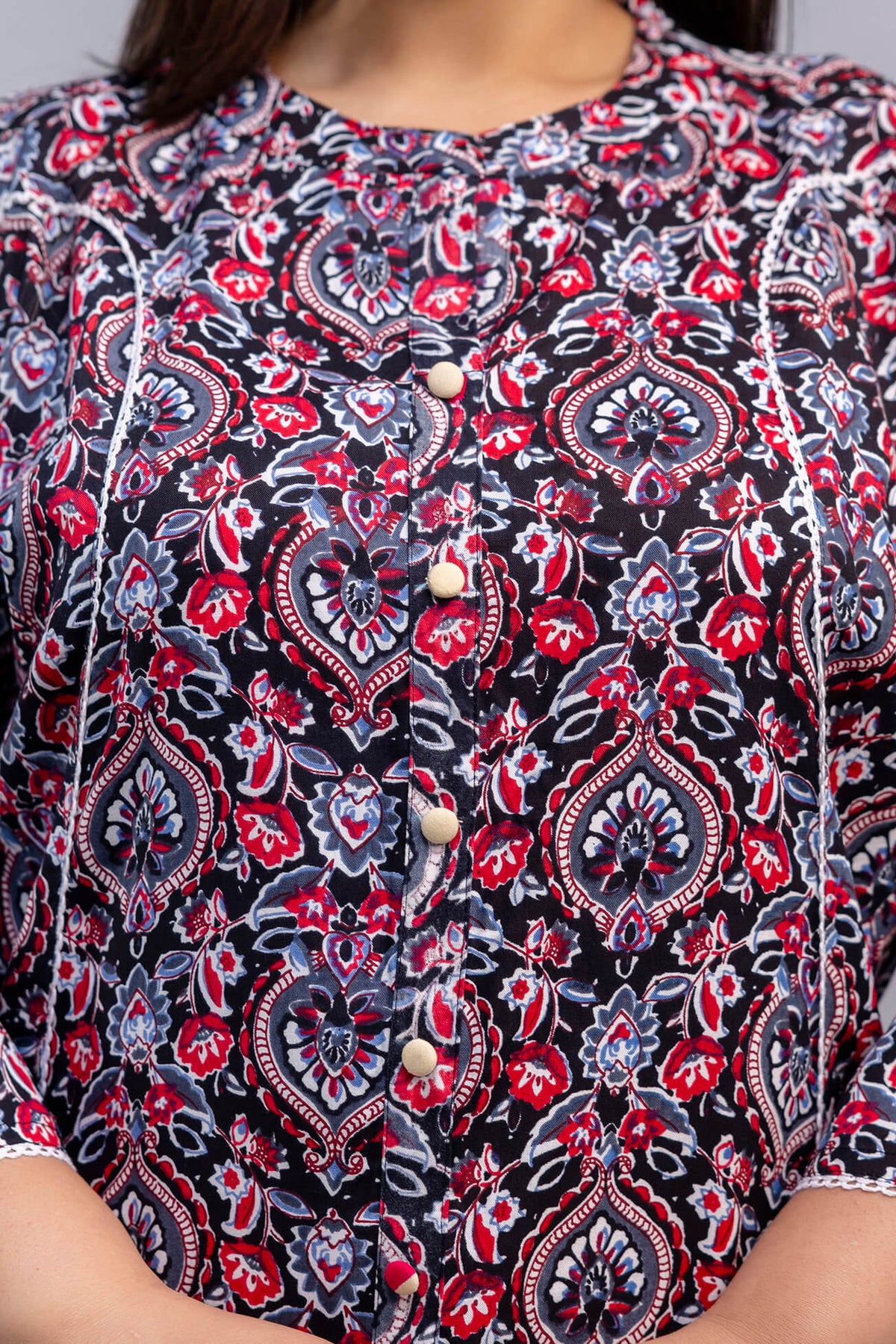 Button and Lace Detail of Dark Blue and Red Rayon Paisley Short Kurti Tunic – Fat Women Big Size Clothing
