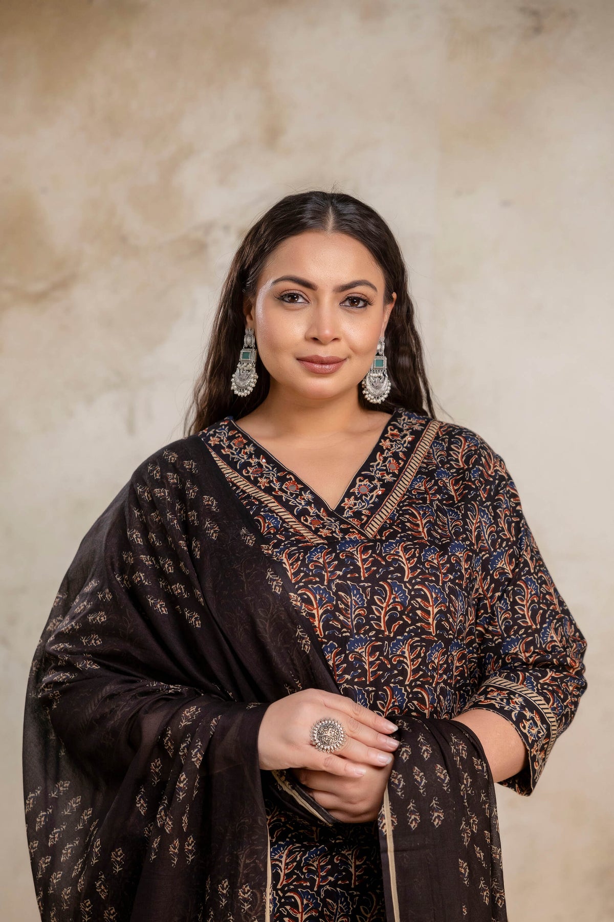 Styled plus size black cotton kurti pant dupatta set with dupatta for fat styling