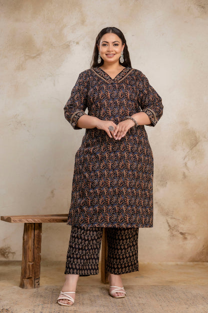 Front view of plus size black floral cotton kurti pant set for curvy women