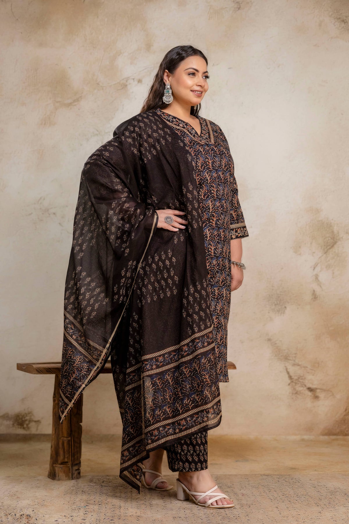 Side pose of plus size black kurti with dupatta for fat women, elegant big size ethnic wear