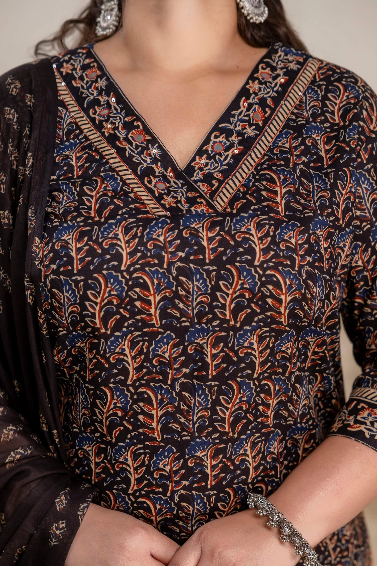Close-up neckline of plus size black cotton kurti, premium fabric detail