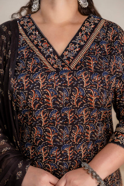 Close-up neckline of plus size black cotton kurti, premium fabric detail