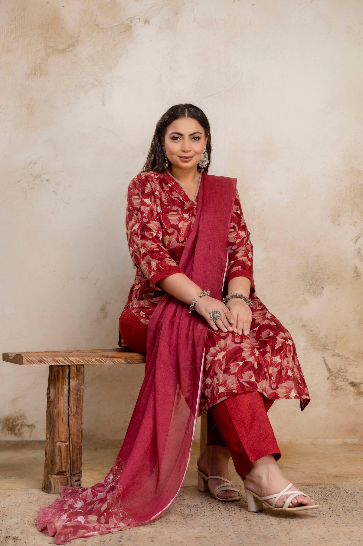 Plus size kurti pant dupatta set worn by curvy woman, elegant big size outfit