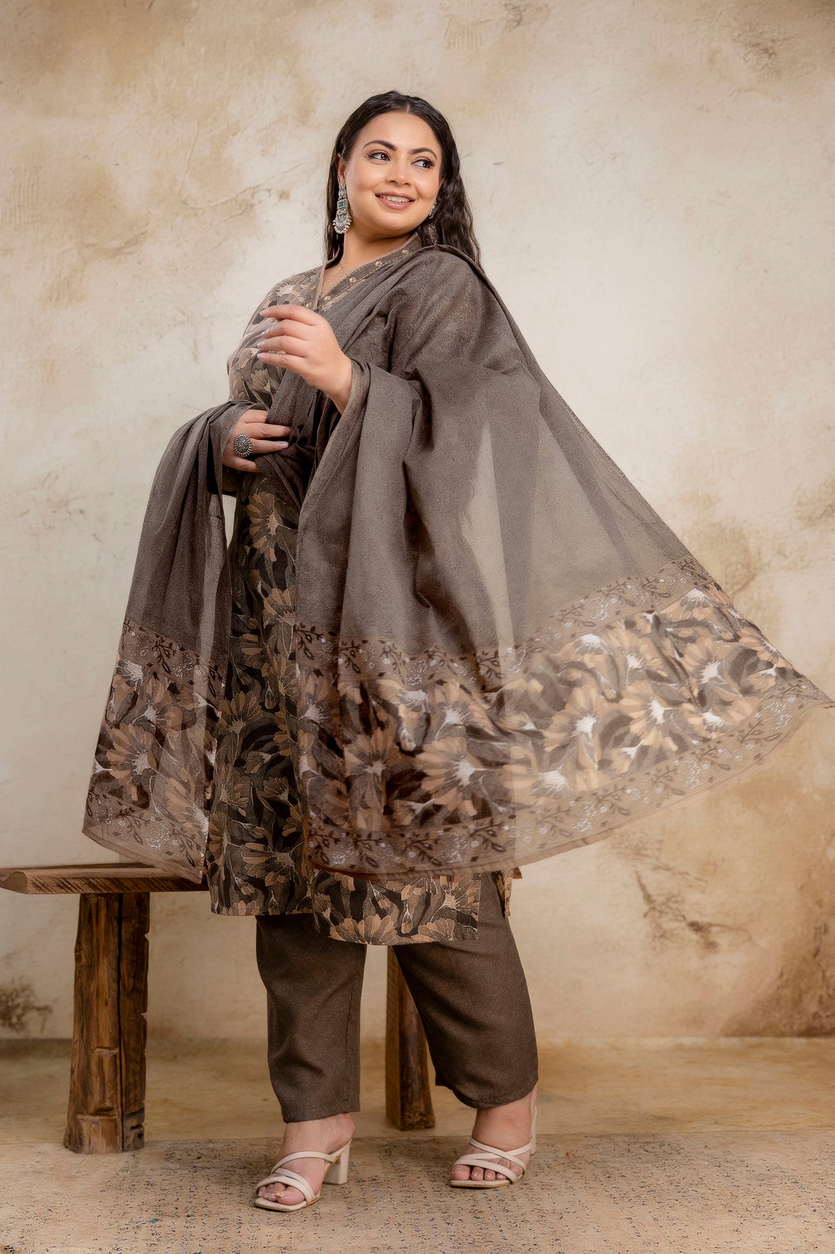 Plus size kurti pant dupatta set worn by curvy woman, elegant big size outfit