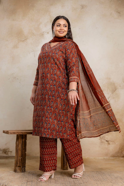 Side pose of plus size rust cotton kurti with dupatta for fat and curvy women, ethnic wear