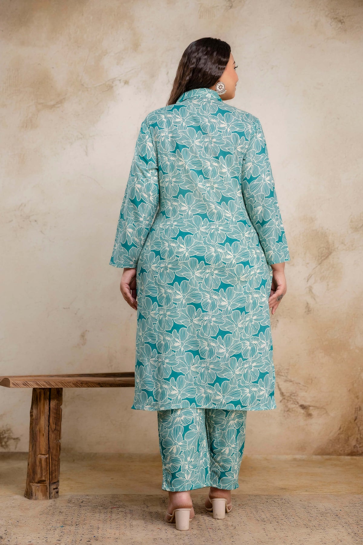 Back view of plus size teal floral cotton kurti pant set for fat women, breathable big size clothing