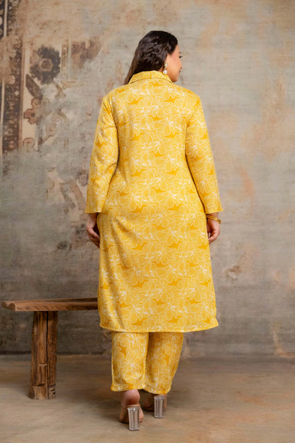 Back view of plus size yellow floral cotton kurti pant set for fat women, breathable big size clothing