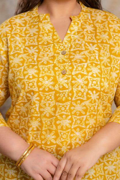 Close up neckline detail of plus size yellow printed cotton short kurti, wooden buttons cotton kurti