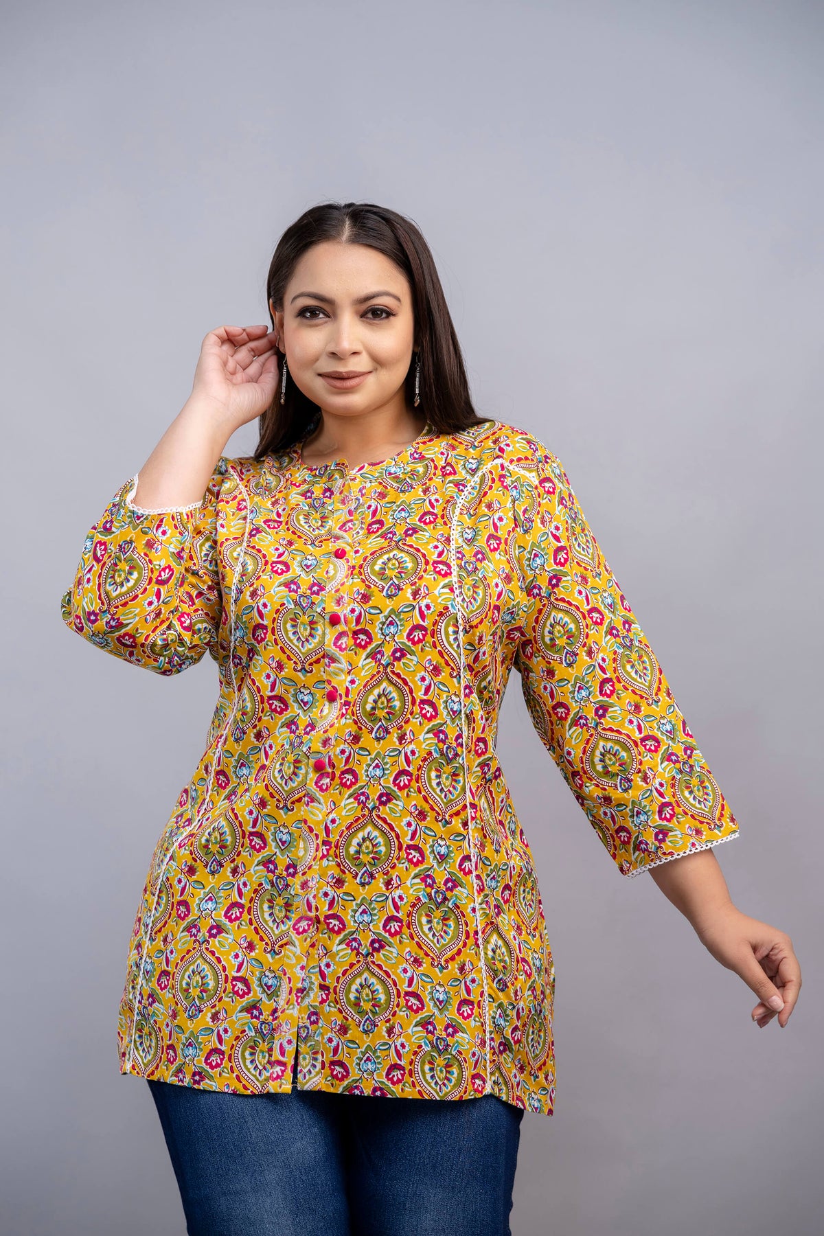Neckline Closeup of Mustard Yellow Rayon Paisley Short Kurti Tunic – Curvisha Plus Size Women’s Fashion
