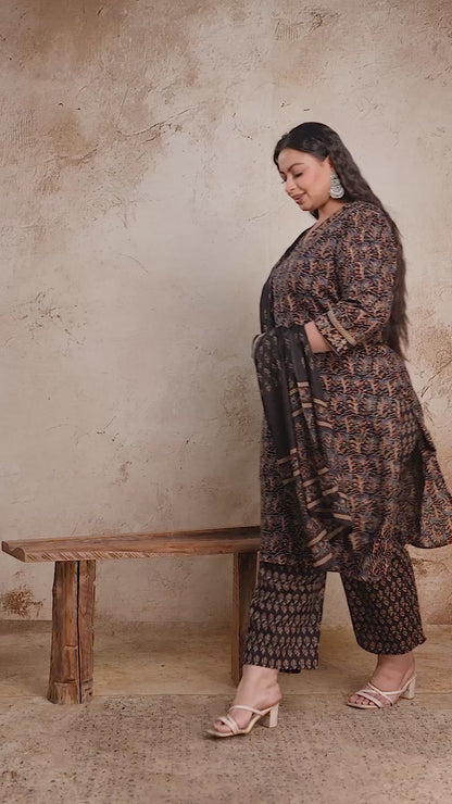 Black plus size floral print suit set with sheer dupatta, showcasing the premium fabric movement and elegant curvy silhouette.