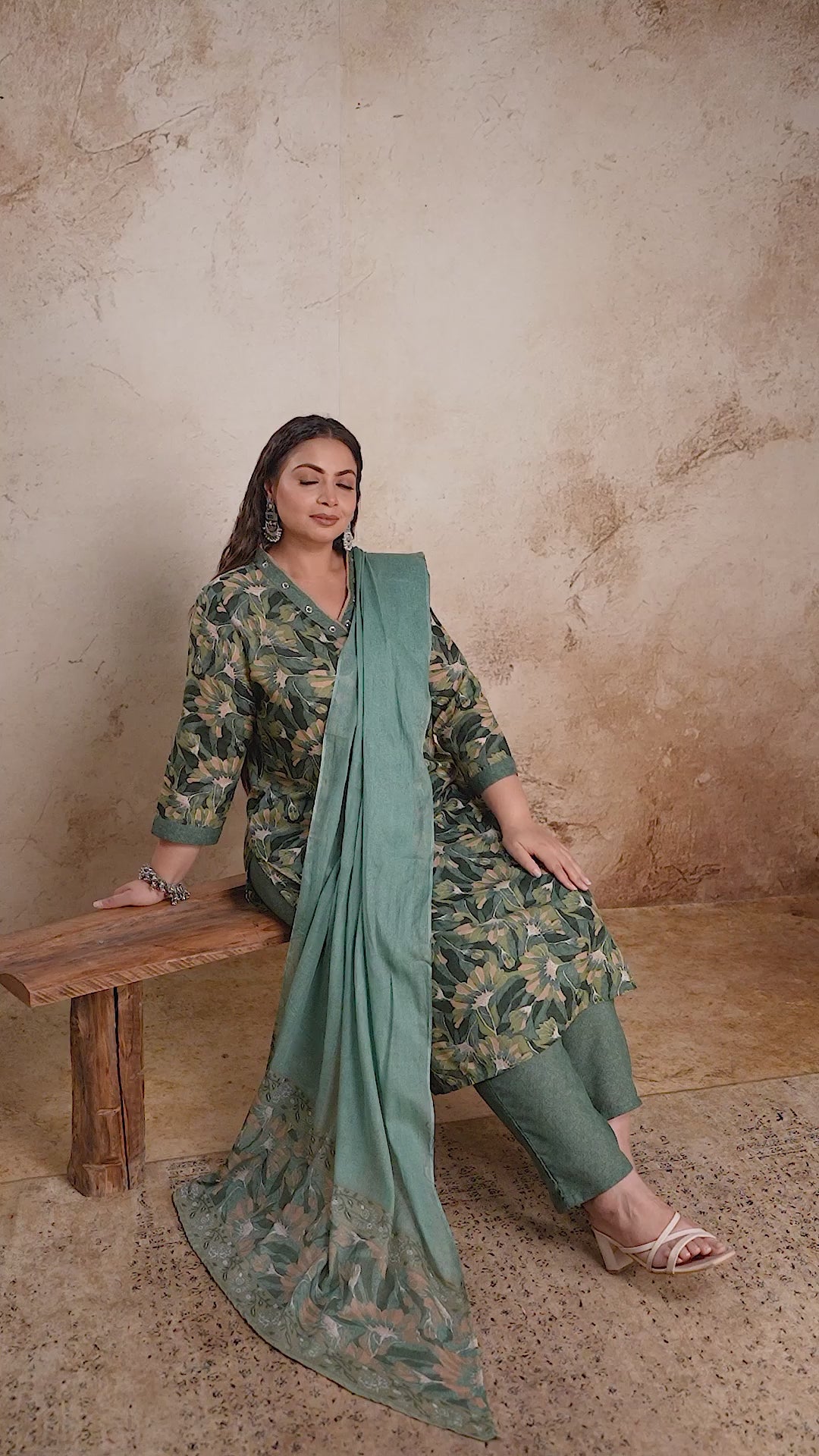 Curvisha plus size green floral print kurta pant and dupatta set, featuring a comfortable V-neck design for curvy women.