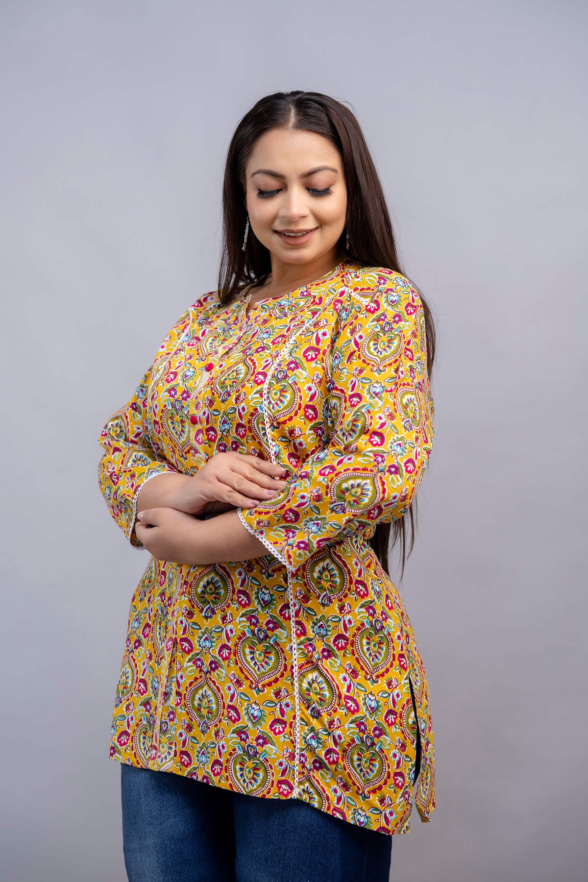 Button and Lace Detail of Mustard Yellow Rayon Paisley Short Kurti Tunic – Fat Women Big Size Clothing